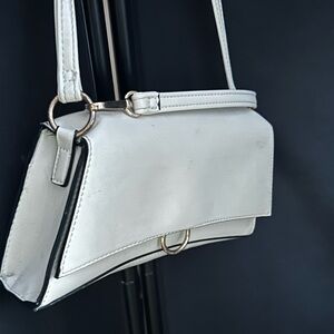 Causal Forever 21, white purse. ( adjustable straps)